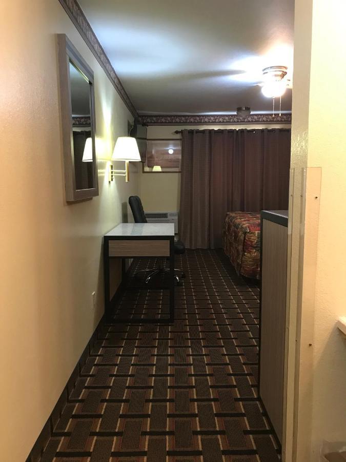Deluxe Inn Nebraska City Exterior photo