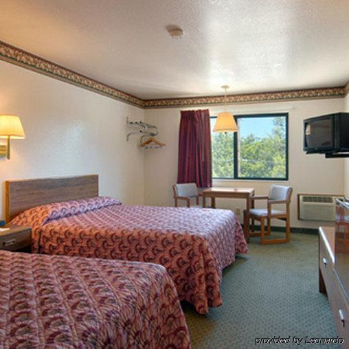 Deluxe Inn Nebraska City Room photo